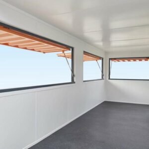 Maritimer Container, der in ein Café/Bar/Snackbar umgewandelt wurde