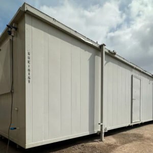 Bürocontainer 9,7 x 3 m mit sanitären Anlagen