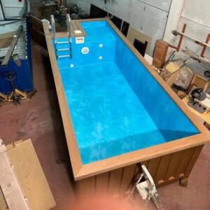 Schwimmbad-Container mit 20 Stück