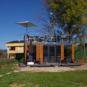 Container-Cafeteria mit Veranda und Terrasse
